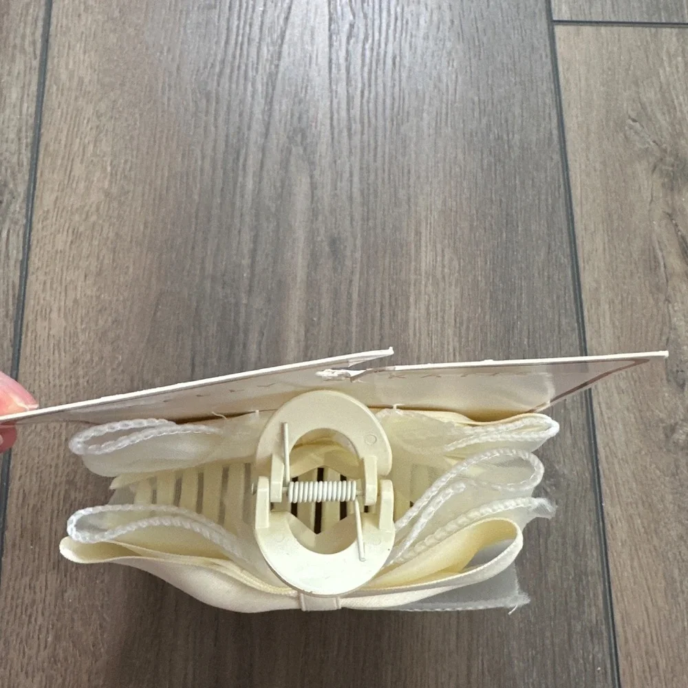 New Cream Bow Hair Claw Clip